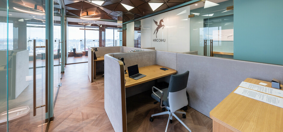 Nayada поставила проектную мебель в офис «Юникорн»